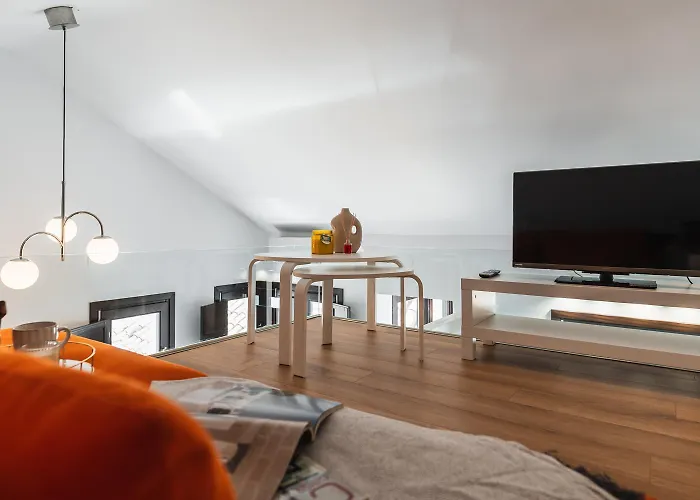 Tuguest Santa Ana Apartment